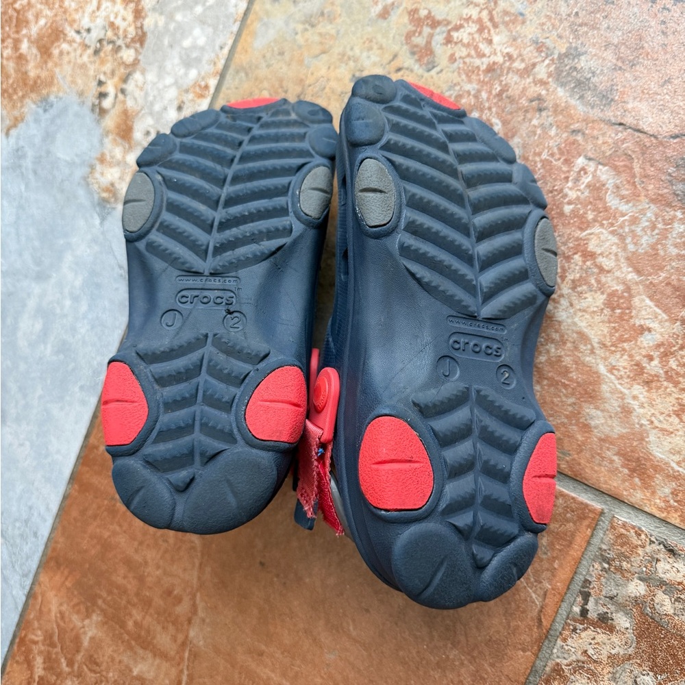 Kids size 2 all terrain Crocs - Picture 4 of 4